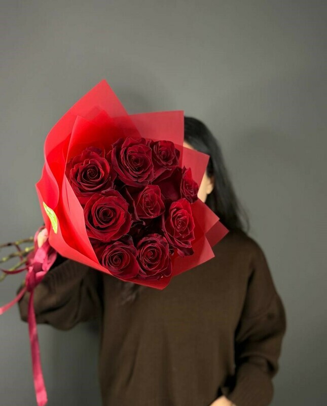 Моно букет из бордовых роз 9 шт в упаковке , уменьшенный