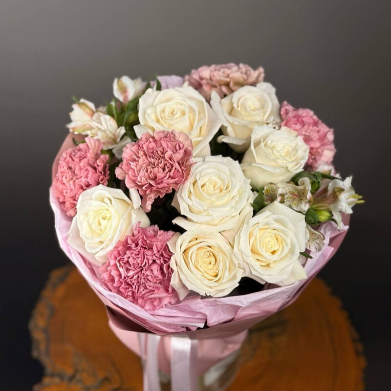 Nezhnij buket s belimi rozami, reduced