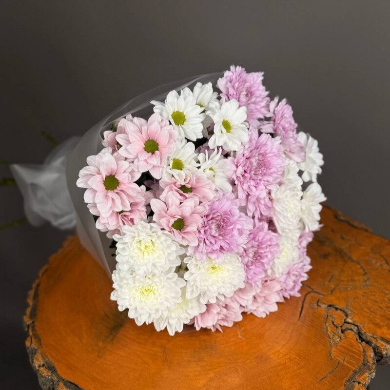 Buket iz 9 kustovih hrizantem nezhnij miks dlya uchitelya, standart