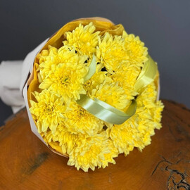 Buket iz zheltih kustovih hrizantem 5sht