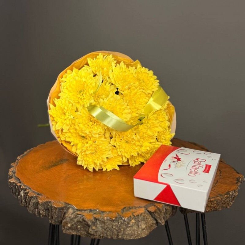 Nabor buket iz zheltih hrizantem 5sht + korobka rafaello, reduced