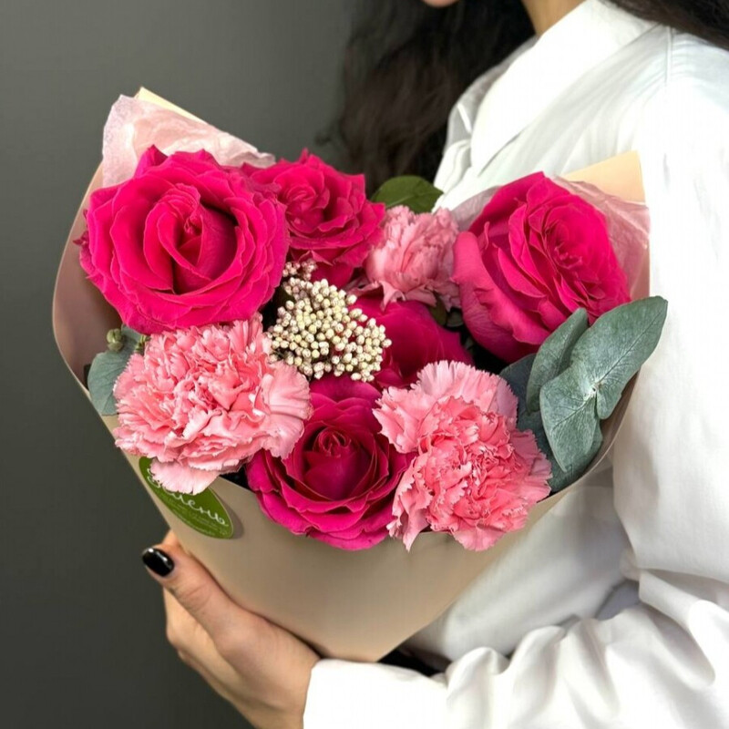 Яркий букет "Сердце" на 14 февраля, для любимой , уменьшенный