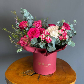 Авторская композиция в шляпной коробке розовая