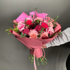 Розовый букет из диантусов