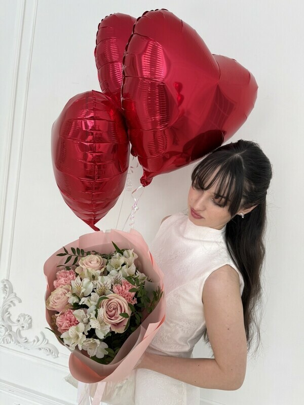 Buket iz roz, al_stromerii i diantusov s sharami, standart