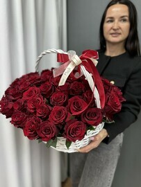 51 красная Роза LUXE в корзине