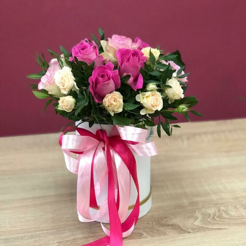 Комплимент роз в коробке, уменьшенный