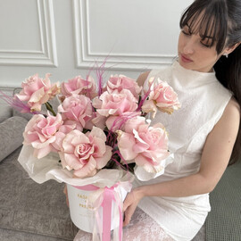 Kompozitciya «Azhurnie rozi»