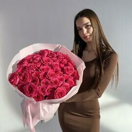 Buket iz 51 yarkoj rozi