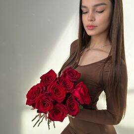 9 красных роз на ленте