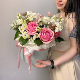 Композиция в шляпной коробке Пинк