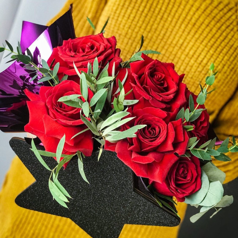 Krasnie rozi v stil_nom kashpo, standart