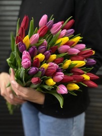 Букет из 51 тюльпана на ленте