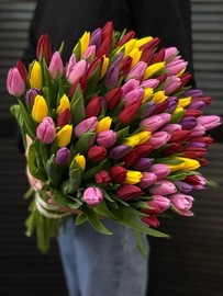 Букет из 101 тюльпана на ленте