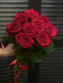 Buket iz 9 krasnih roz 60 sm