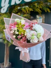 Авторский букет с орхидеями