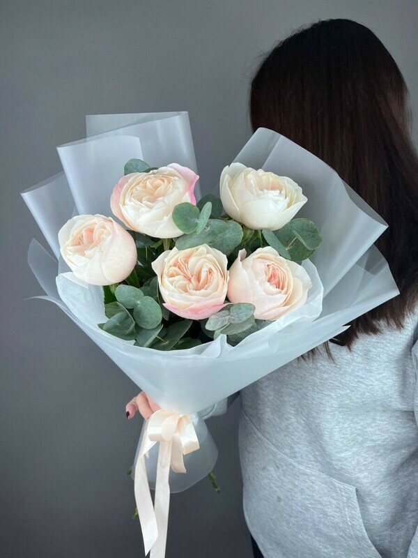 Buket iz 5-ti pionovidnih roz, 5 pionovidnih roz