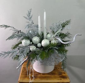 Новогодняя композиция из нобилиса в серебре