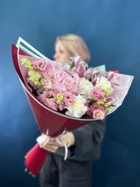 Buket s gortenziej i eustomoj