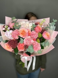 Avtorskij buket s gortenziej i rozoj Dzhul_etta