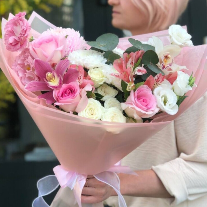 Avtorskij buket s rozovimi rozami i orhideej, standart