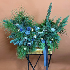 Новогодняя композиция в деревянном ящике