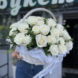 Корзина из 51-ой белоснежной Эквадорской розы
