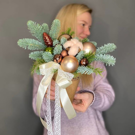 Новогодняя композиция из нобилиса в стаканчике