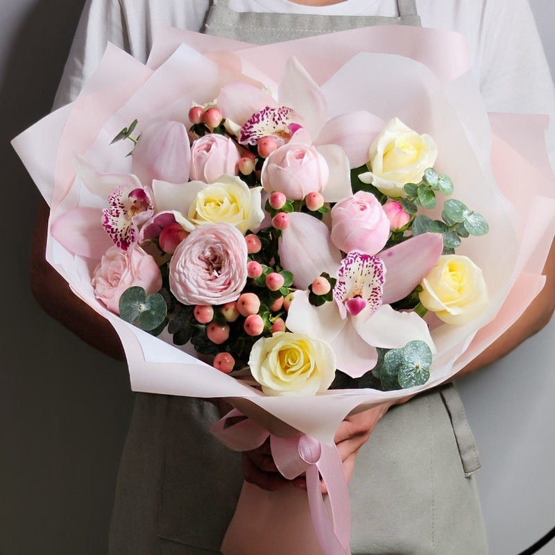 Bouquet of pink orchids, standart