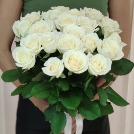 Букет из белых роз 25 шт. 50 см , Россия