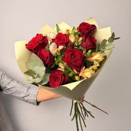 Bouquet of roses and alstroemeria "Pink toffee"