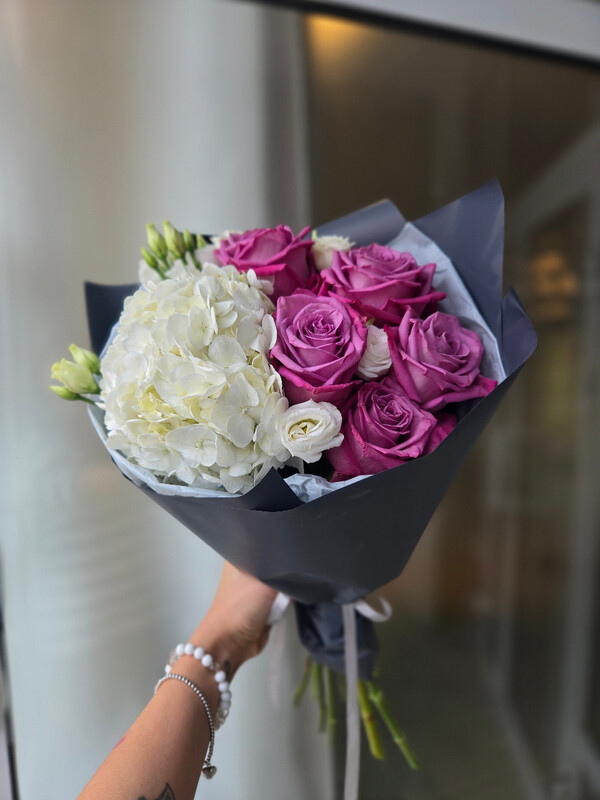 Гортензия и розы, стандартный