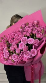 Букет из пионовидных кустовых роз 