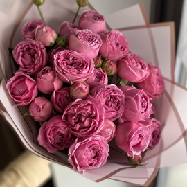 Buket iz pionovidnih roz