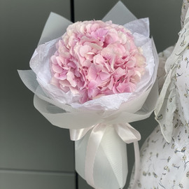 Букет из розовой гортензии