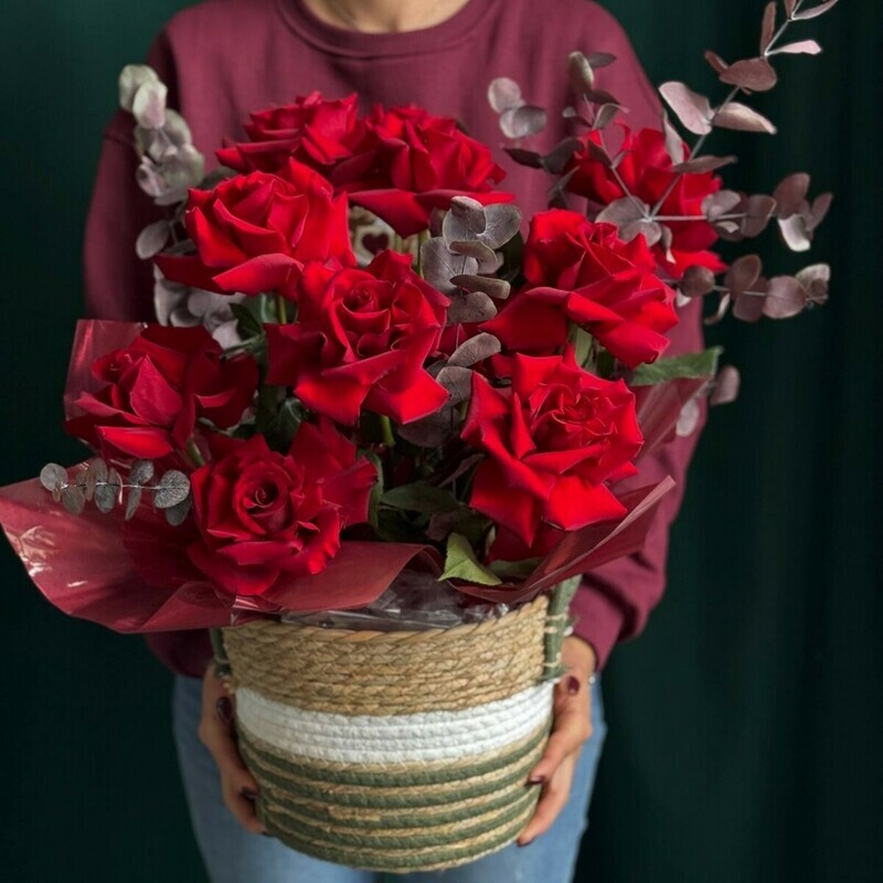 Korzina frantcuzskih roz, korzina iz 11 frantcuzskih roz