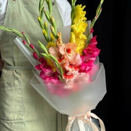 A bright bouquet with gladioli