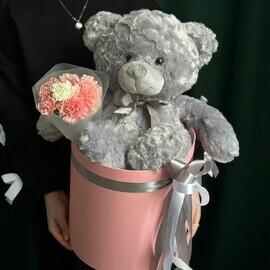 Медвежонок с букетом