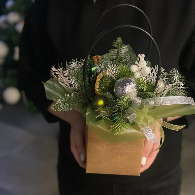 New Year's composition in a handbag, standart