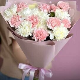  Букет из 17 розовых и белых гвоздика
