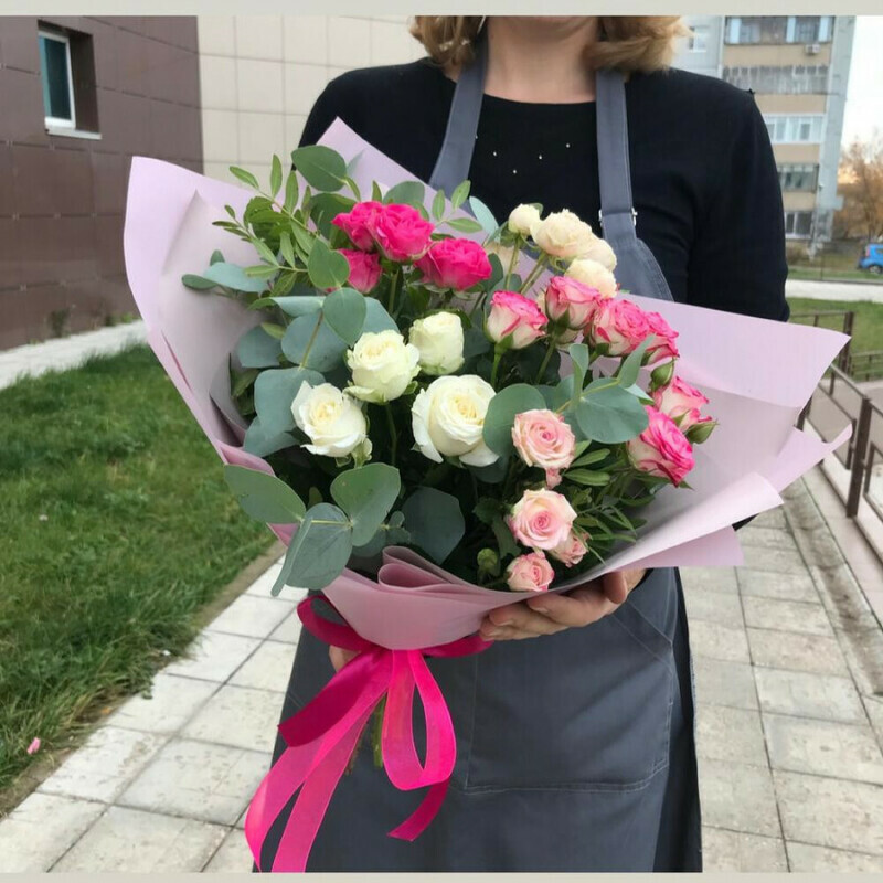 Кустовые Розы с зеленью, стандартный