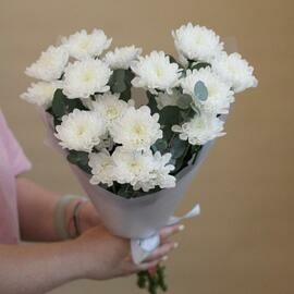 Букет из 3 веточек стойкой кустовой хризантемы