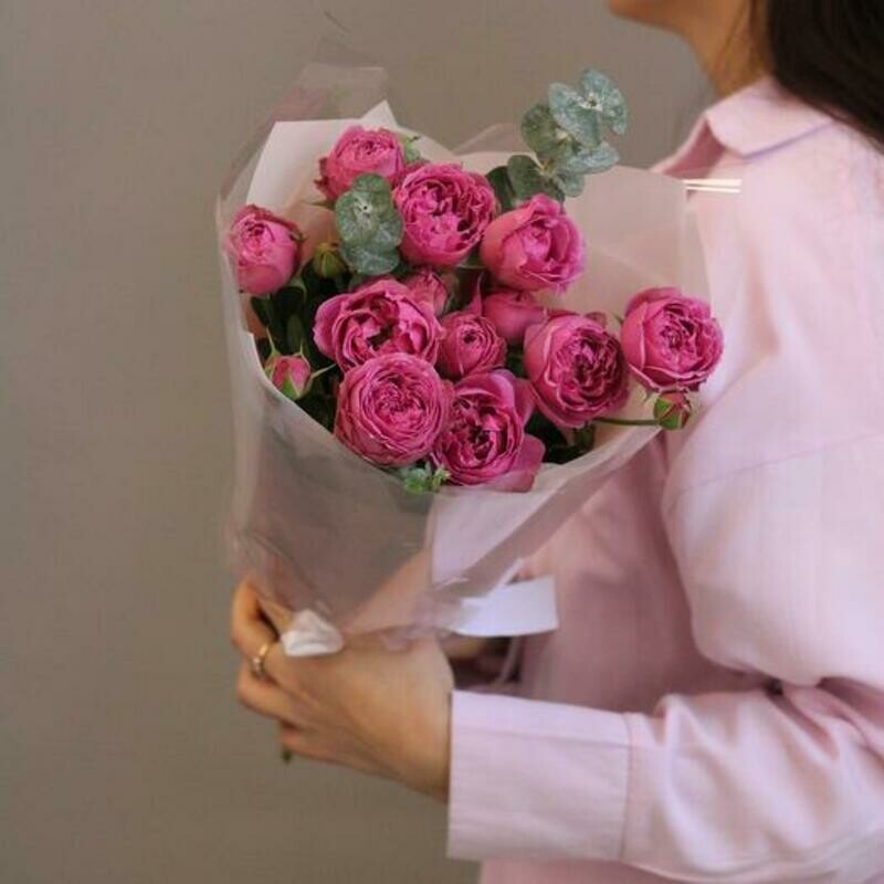 Букет из 3 веток  пионовидной розы с эвкалиптом, букет из 3 веток  пионовидной розы с эвкалиптом