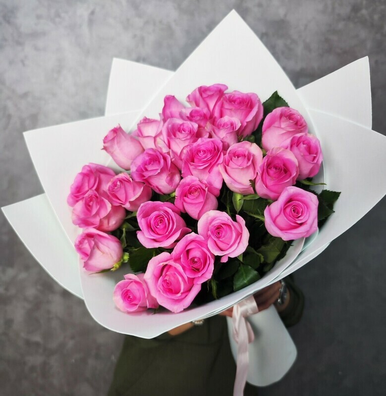 Букет на 8 марта №14, роза 50 см кения розовая 25 шт
