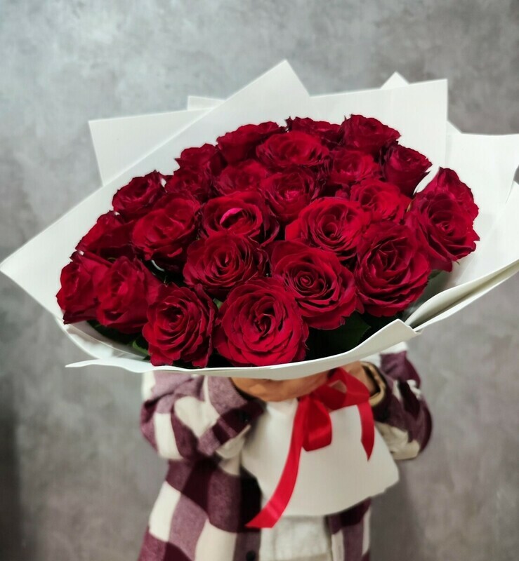 Букет на 8 марта №5, роза 50 см кения красная 25 шт