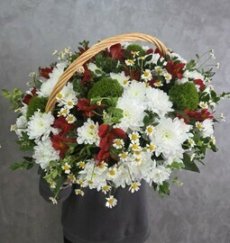 Цветы в корзине на 8 марта №1