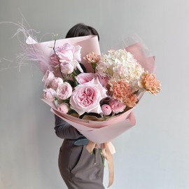 Версаль (Гортензия, пионовидные розы, гвоздики)