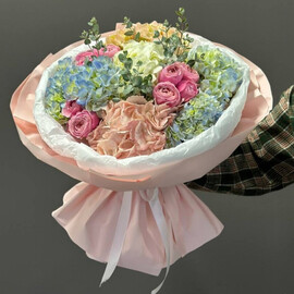 Buket «Nezhnaya simfoniya»: gortenziya i roza Sil_va Pink