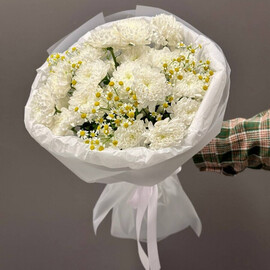 Букет «Осенняя симфония» хризантема «Алтай» и матрикария