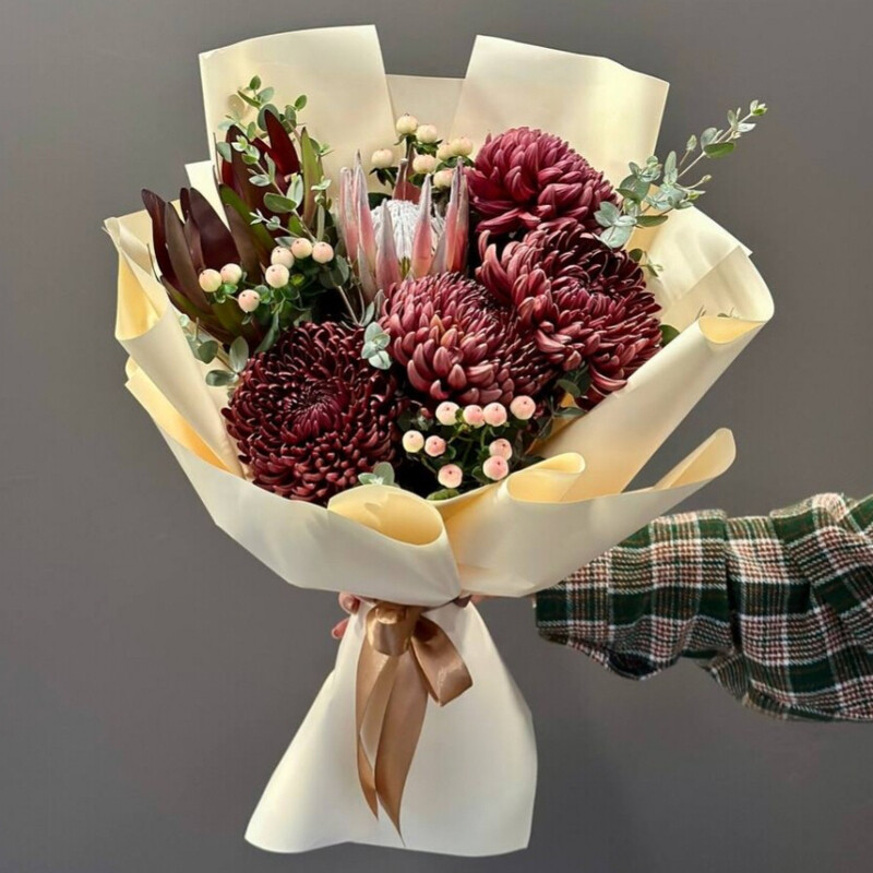 Букет «Тропический акцент» с протея, хризантемой, леукодендрум, премиум